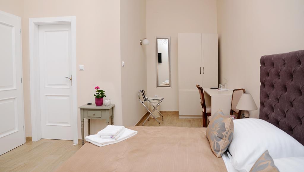 Flowers Zagreb Downtown Room photo