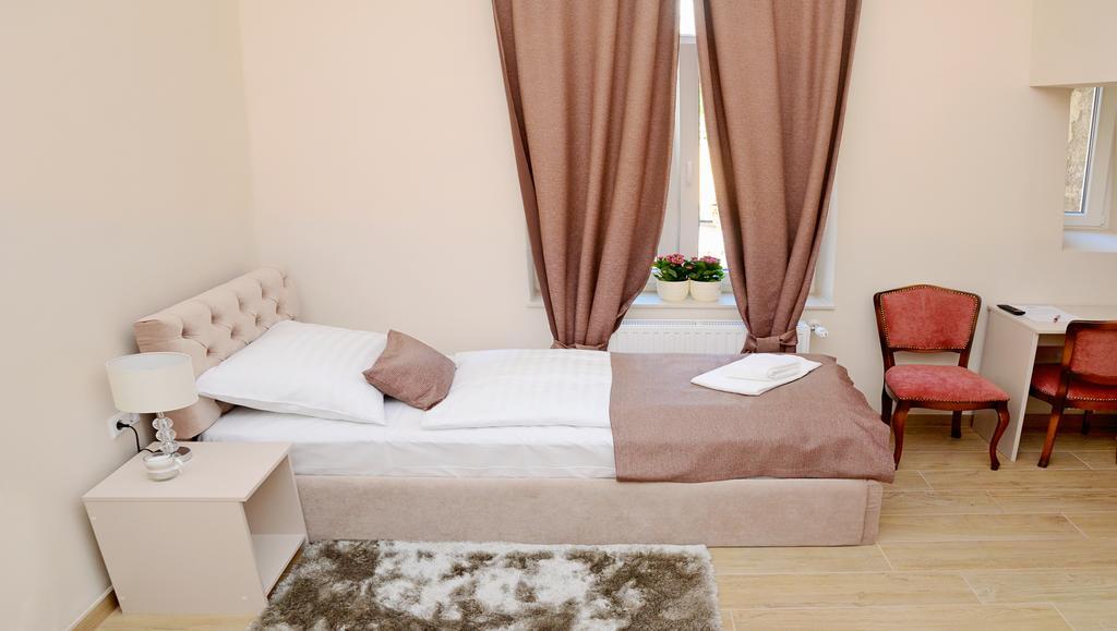 Flowers Zagreb Downtown Room photo