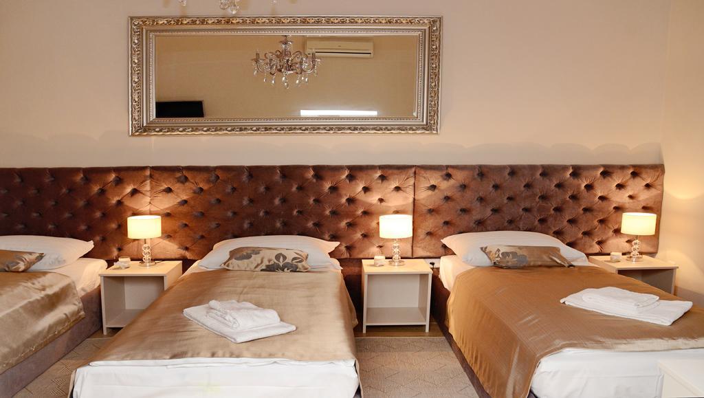 Flowers Zagreb Downtown Room photo