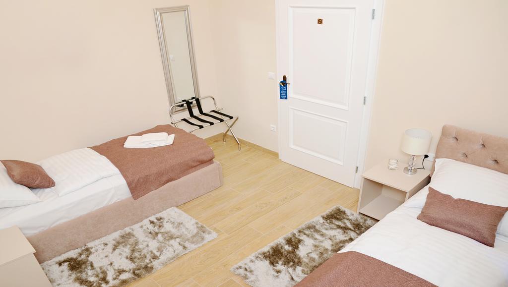 Flowers Zagreb Downtown Room photo