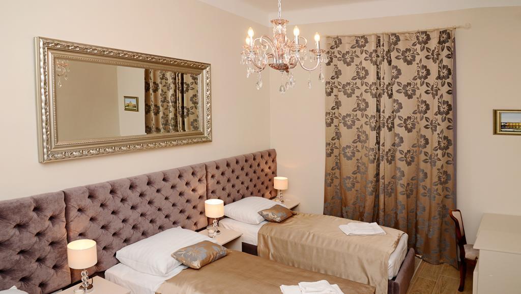 Flowers Zagreb Downtown Room photo
