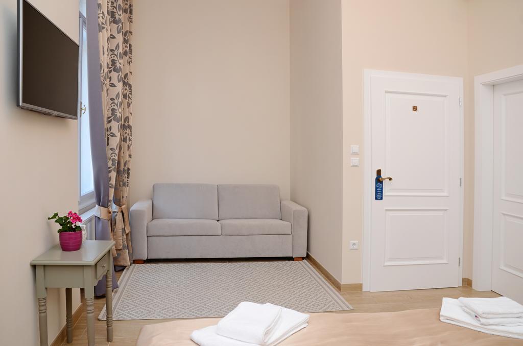 Flowers Zagreb Downtown Room photo