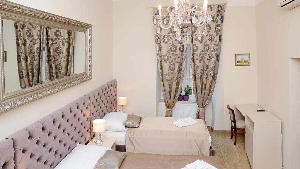 Flowers Zagreb Downtown Room photo